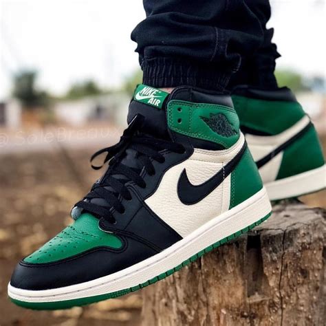 nike jordan 1 green.